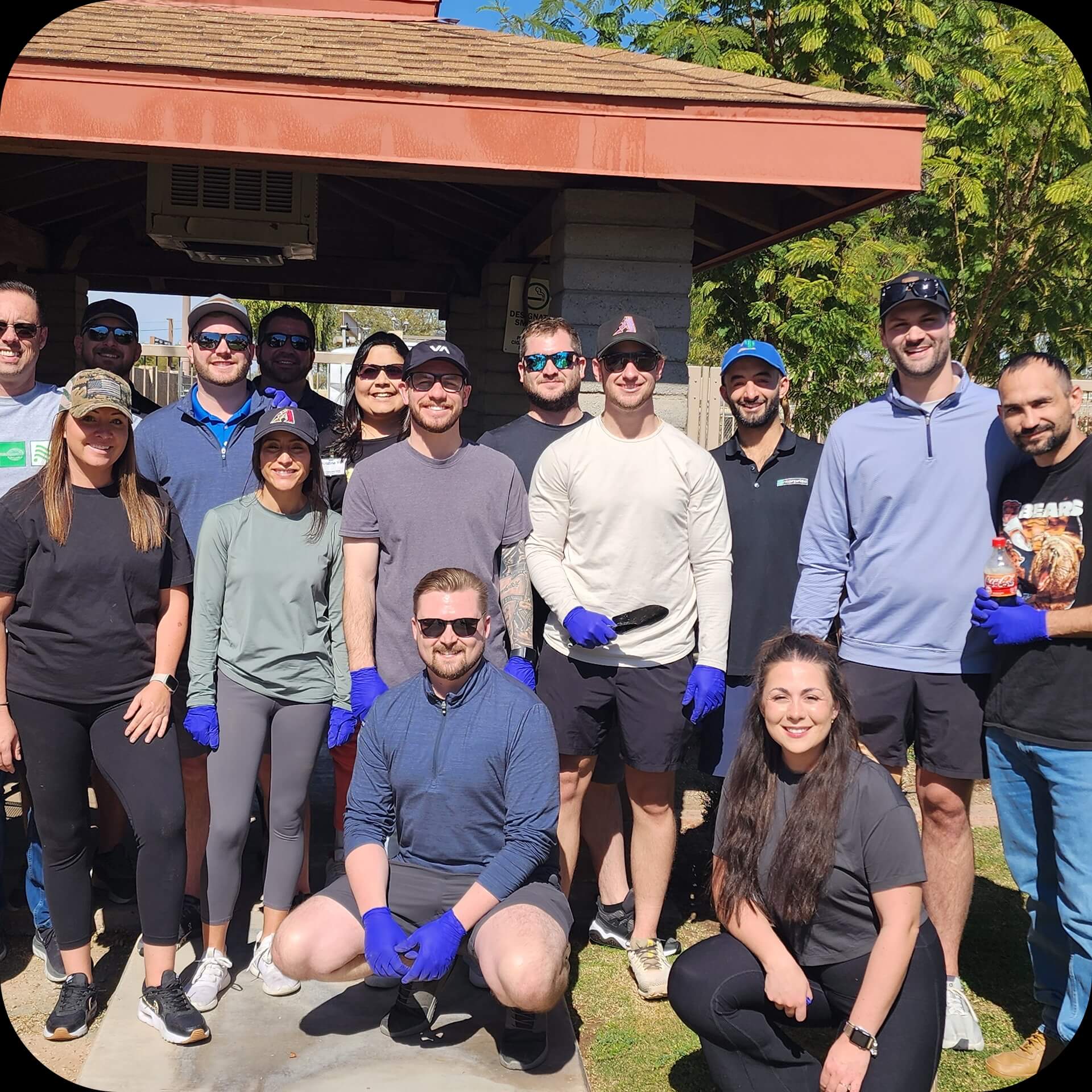 A large group of volunteer
